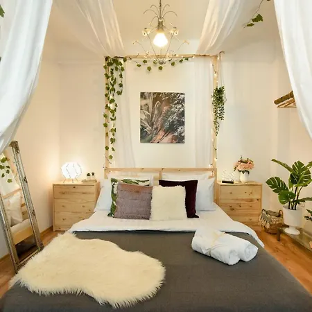 In The Heart Of History: Stylish In The Center Apartamento Bucareste